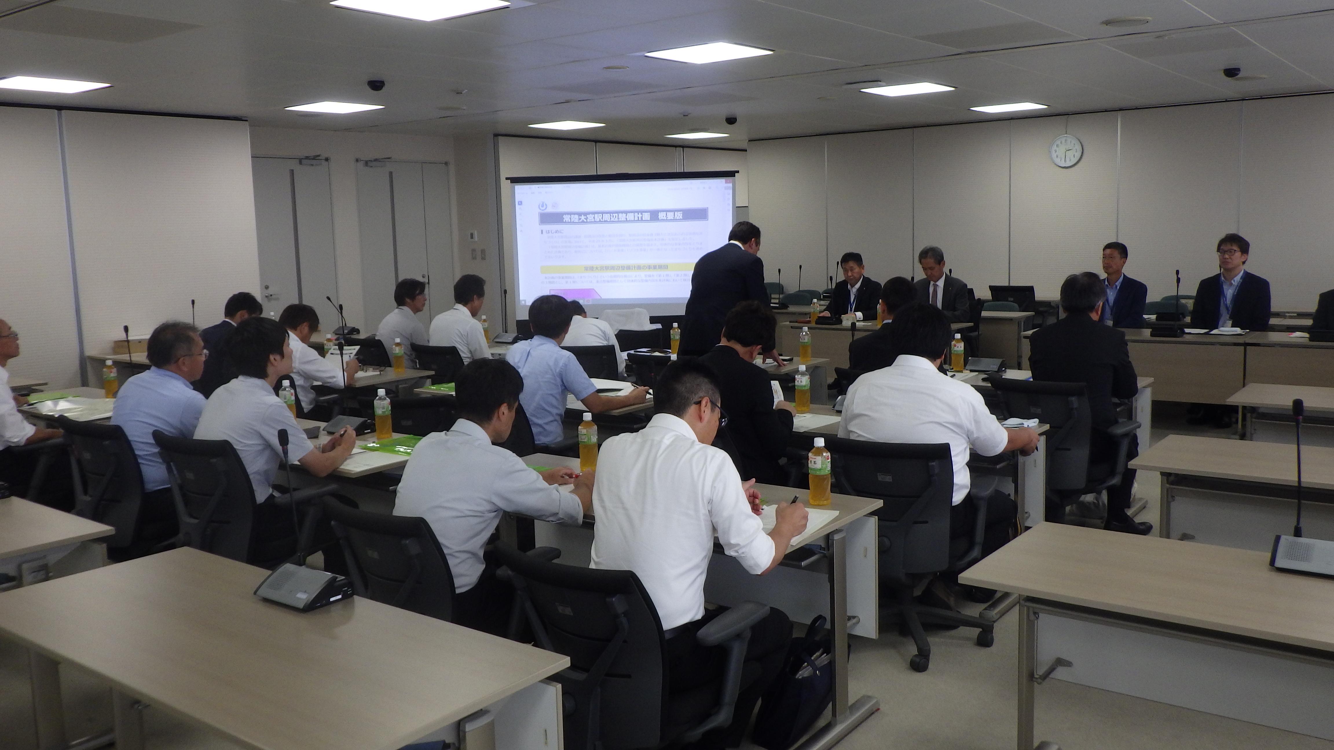 栃木県関係職員やさくら市議会議員との他市への行政視察 栃木県関係職員やさくら市議会議員との他市への行政視察