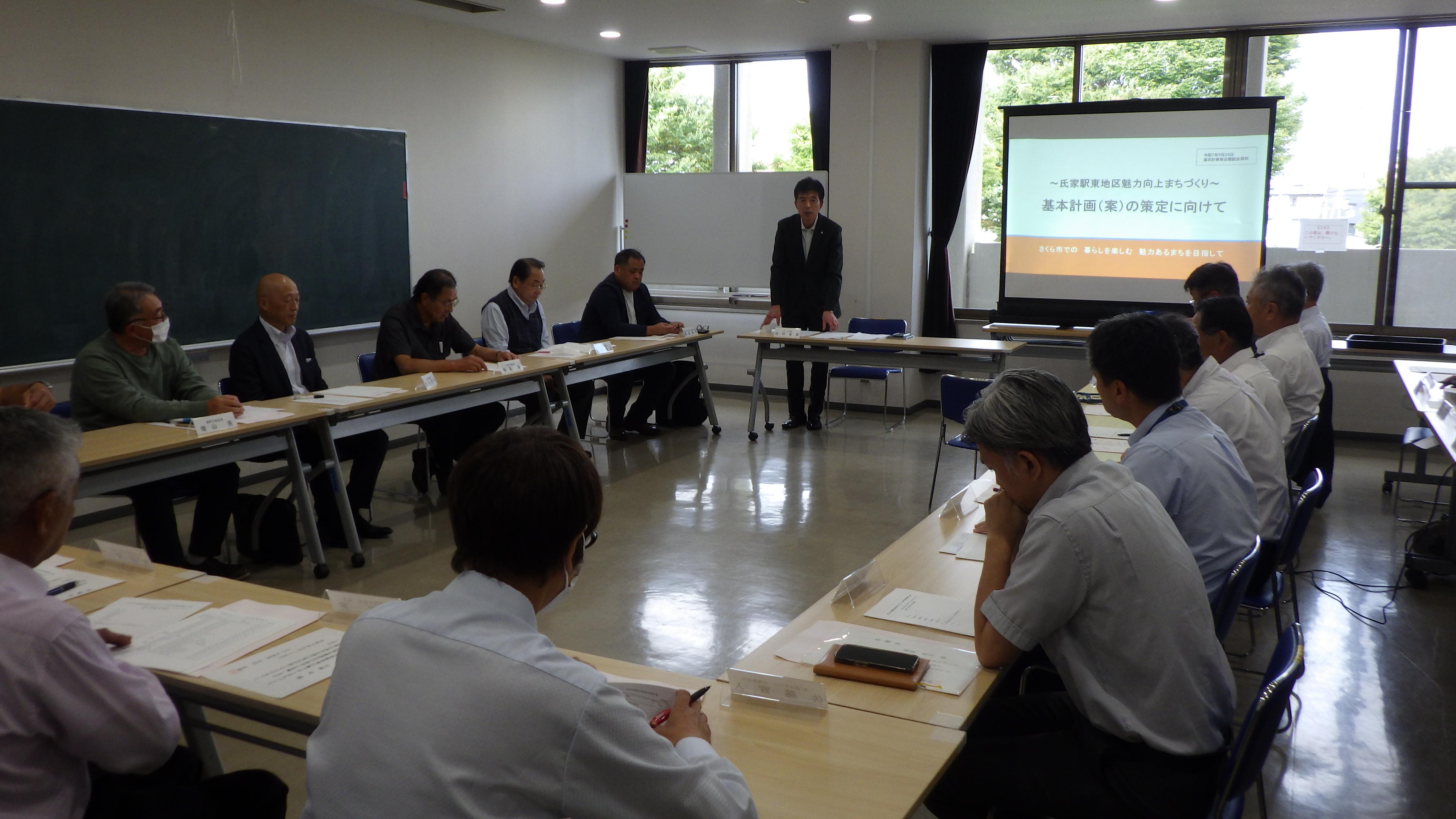 第1回まちづくり基本計画策定懇談会での市長挨拶 第1回まちづくり基本計画策定懇談会での市長挨拶