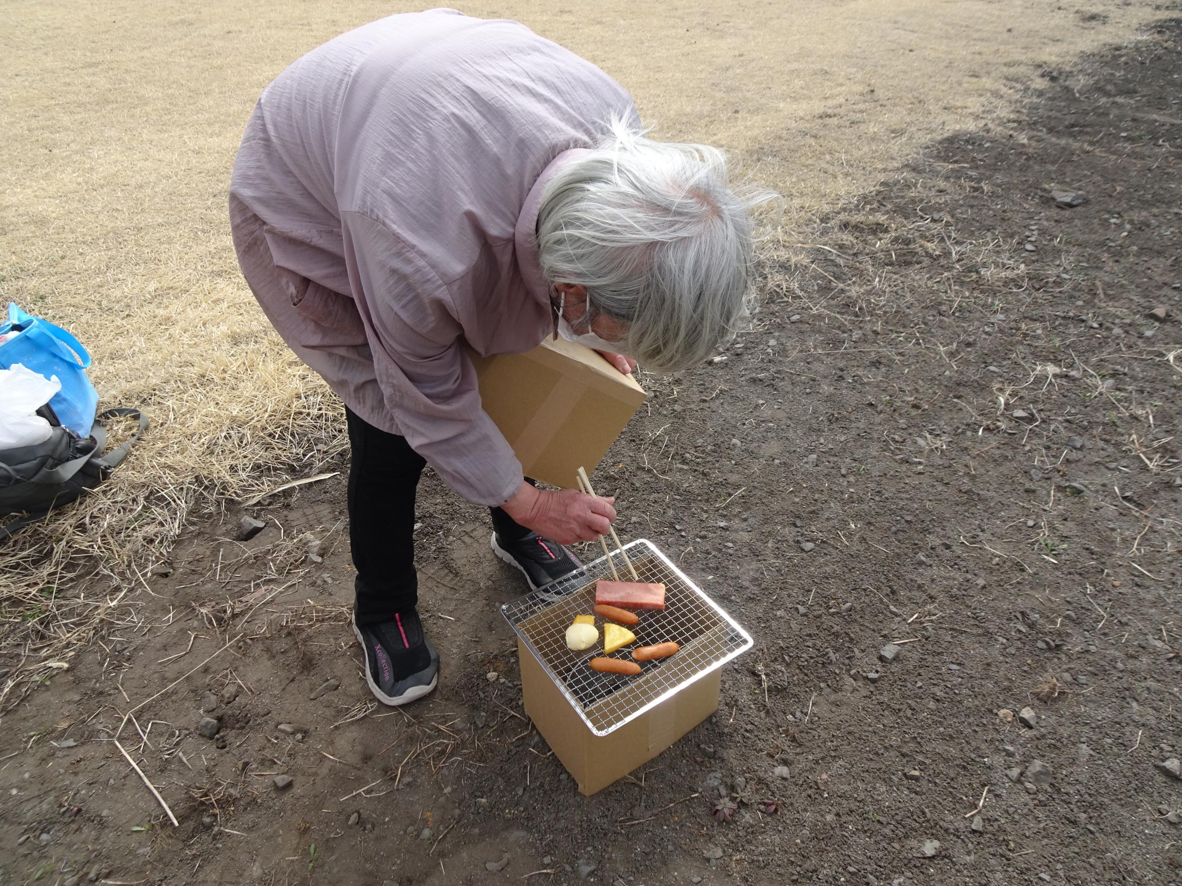 燻製体験の様子3 燻製体験の様子3